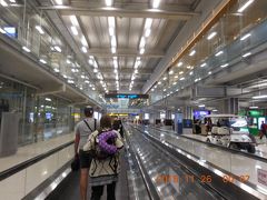 1時間半ほどでスワンナプーム国際空港に到着。