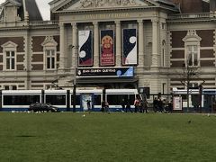 Amsterdam, コンセルトヘボウです。

市立美術館からすぐ。コンサートホールでしょうか。
