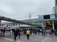 香港1のショッピングモールとの呼び声高い『ハーバーシティー』へ入ります。