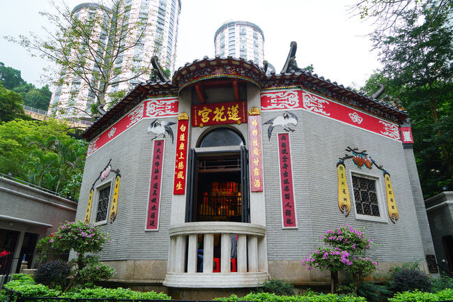 最初に訪れたのは「蓮花宮（リンファーコン）」です。１８４６年に建立の古廟。拝観料は無料でした。