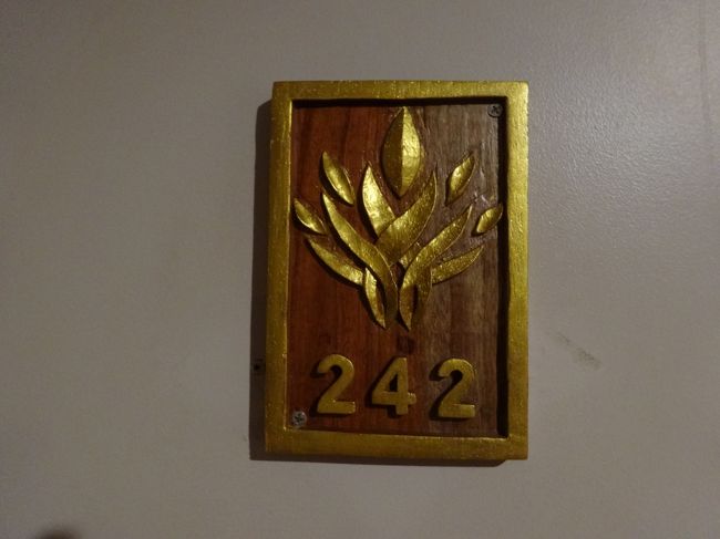 お部屋は242号室