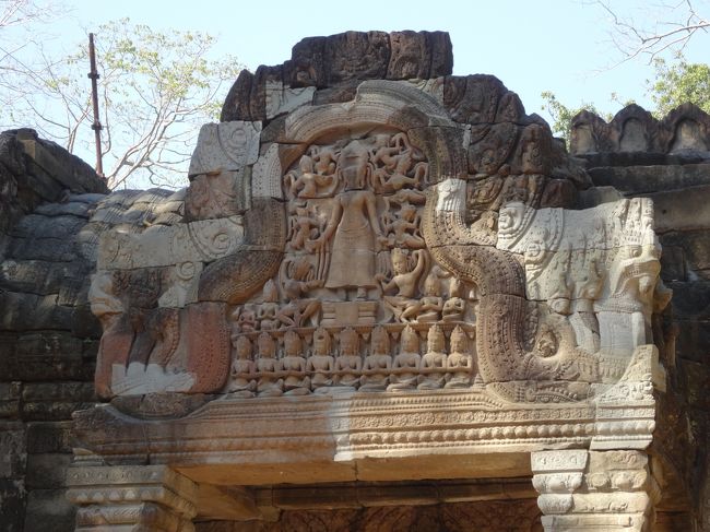 石の色の違いで、修復されていることが分かります！