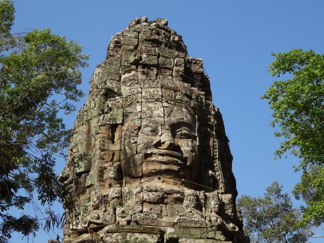 4面に仏顔があります