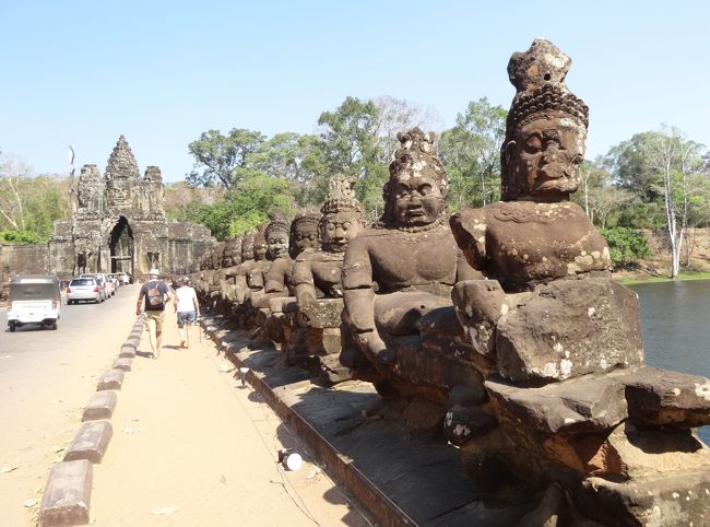 右側でも、よっこらしょっと♪<br />54人体制で引っ張ります！<br />