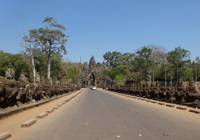 正面に見えるは、アンコール・トムの南大門