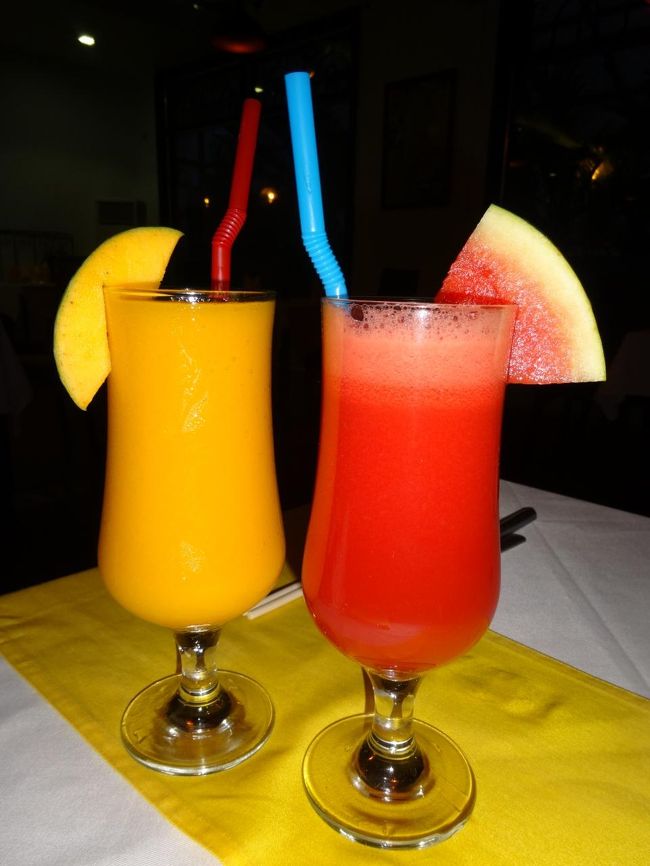 マンゴーとスイカのジュースで乾杯♪