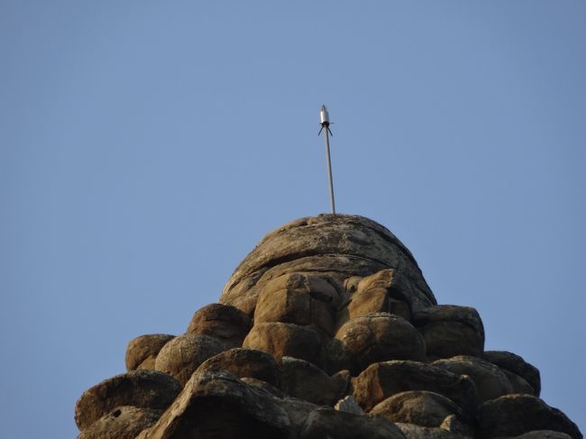 先端には避雷針