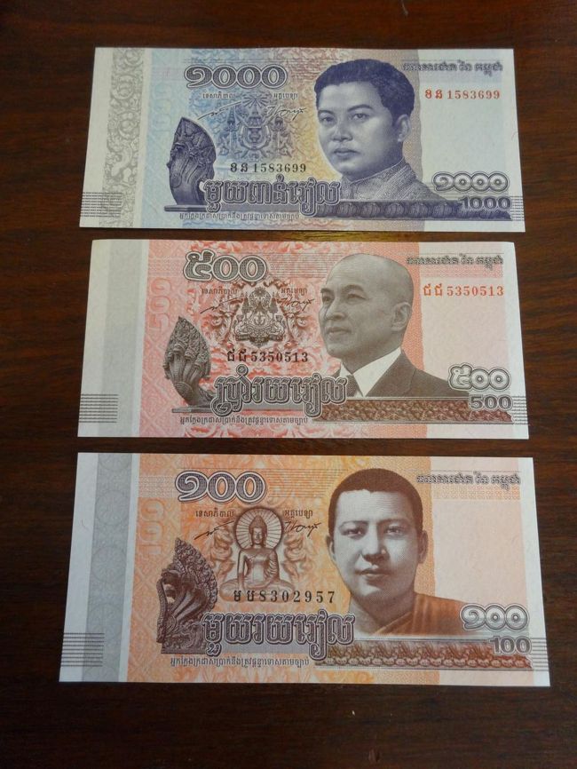 カンボジアの通貨はリエル<br />1米ドルが約4,000リエル<br />1ドル以下のおつりは、現地通貨のリエルで渡されます！