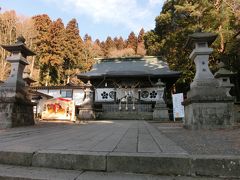 翠楽苑の隣にある南湖神社で、少し遅めの初詣です。小さな神社ですが、こちらにはちらほらと参拝客の姿もありました。