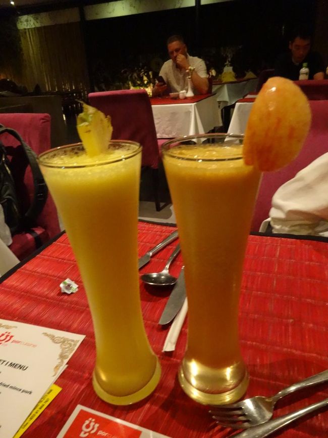 パイナップルジュースとアップルジュース