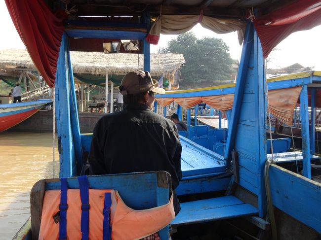 私達は3人でボートに乗り込みます