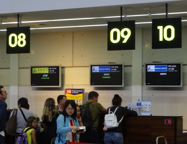 チェックイン、お願いします<br />シェムリアップ　21:00発　バンコク行き　PG910便<br />