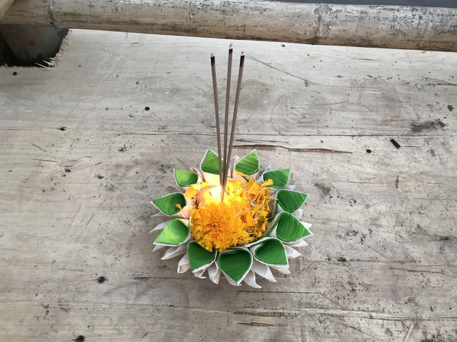 選んだ灯篭です。線香に火をつけます。