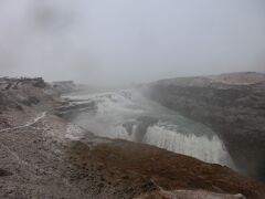 グトルフォスの滝。
滝が二段になっています、巨大！！