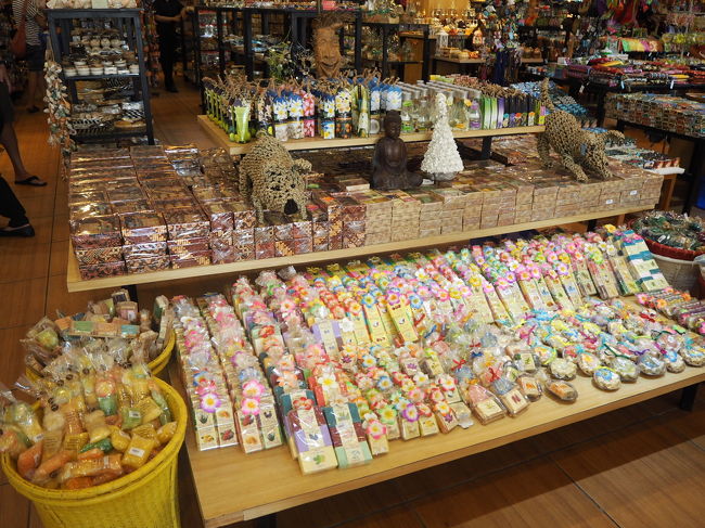 お土産に便利な<br />セットになったソープも