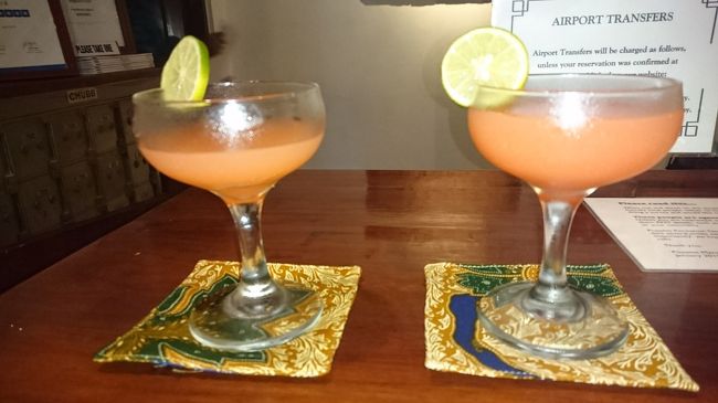 予約名を告げて待ってる間に<br />ジュースを出してくれました。<br />ブラッドオレンジジュースだったかな？