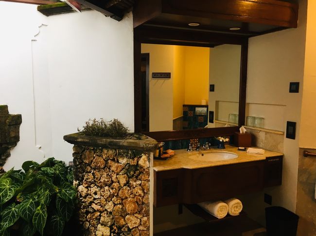 洗面台<br />バスタオルの右上の引き出しに<br />ドライヤーが入ってたんだけど、<br />引き出しの中の土台と繋がっていて<br />蒸し暑い中ドライヤーしました(^_^;)