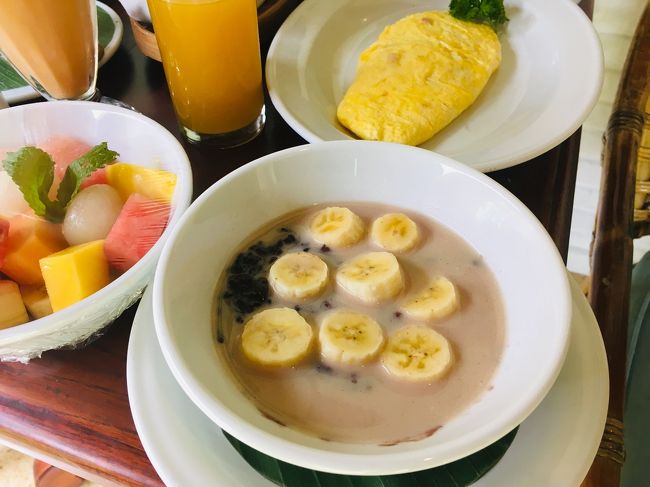 初めて食べた<br />ブラックライスプディング！<br />甘くないあずきみたいなものと<br />ミルクにバナナのトッピング。<br />これが結構おいしくて、リピートした♡<br />ミルクorココナッツミルクで選べる！