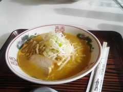 来た来た　味噌ラーメン
ちゃんともやしのひげ根　取ってあります
美味しく　いただきました