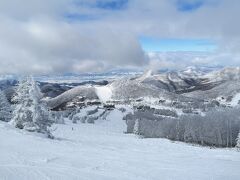 一ノ瀬ファミリースキー場から本日の目標にしていた寺子屋スキー場にようやく到着です。

寺子屋スキー場のリフトを降りると素晴らしい景色が広がります！

標高があるので、雪質も素晴らしいです！