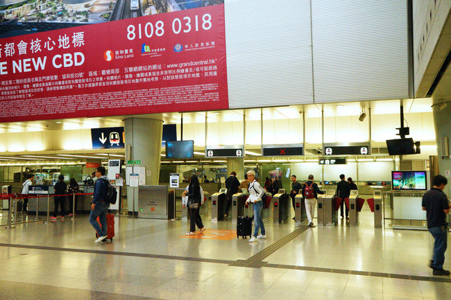 九龍駅の改札口。