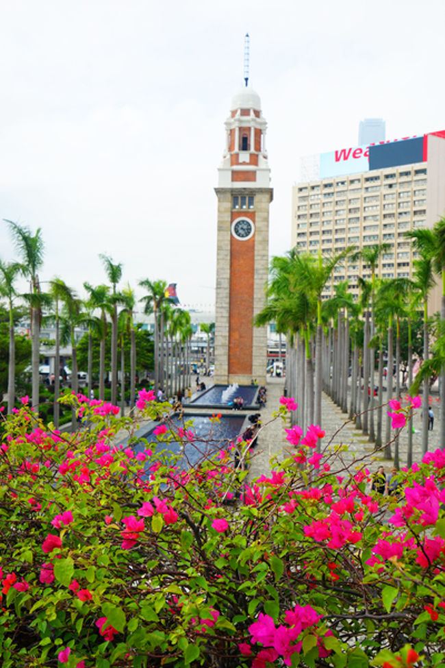 スタートフェリーの乗り場前にある「前九廣鐵路鐘楼」、前九龍駅のシンボル。