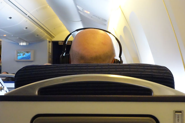 前席の方の輝かしい後ろ姿、失礼ながら断りなしにスナップです。