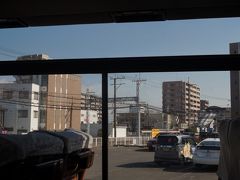 　ちょっと渋滞気味の旧国道を右に折れ、西鉄の筑紫駅北側を通過。このあたりからバスに乗れれば便利だと思うけど、原田線に対応する駅がないので、無関係に通り過ぎます。