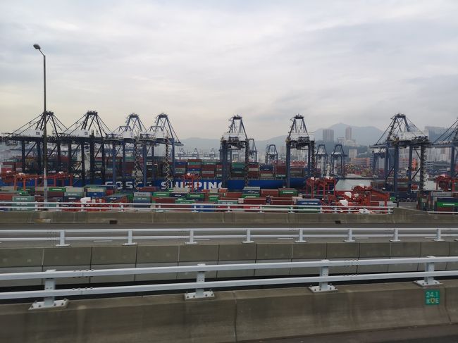 貨物ターミナルを見ながら