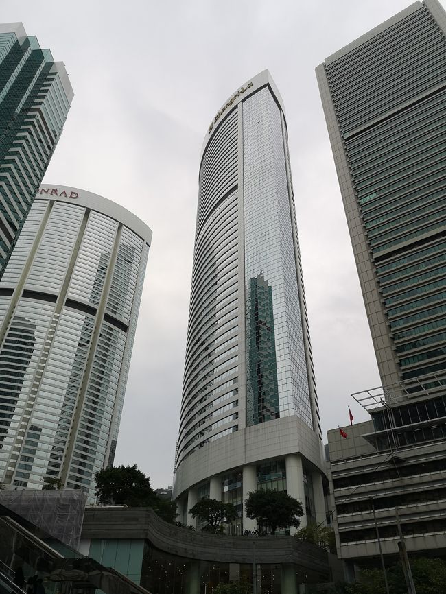 金鐘に到着。<br />昔よく食事したアイランドシャングリ・ラホテル。