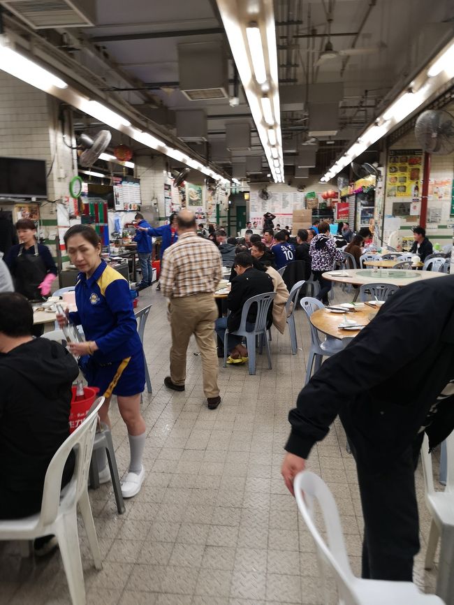 夜は砲台山の街市へ。かなりきれくなつている。
