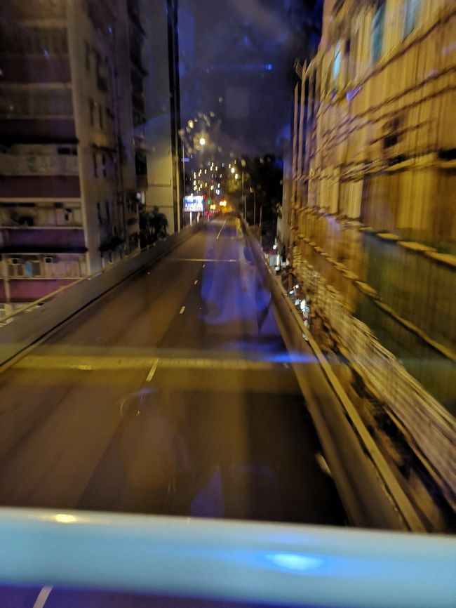 ホテルまでパスで帰る