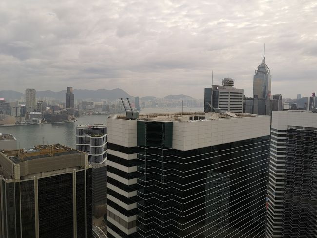 寝過ごしてしまった。10時のフライトで８時起き