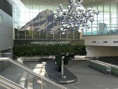 1時間20分程でクライストチャーチ空港に到着しました。国内便ですので、入国手続きなどはありません。バゲージクレームでスーツケースを受け取って、ニュージーランド観光に出発です。