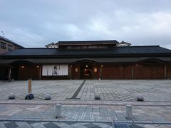 和倉温泉総湯。
総湯と名の付く場所は多くの温泉地で見てきたけれど、外観はやっぱりここが個人的には一番かな。