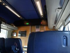 終着の稚内到着が12:40で3時間40分の乗車なので、グリーン車で。

定員が9人なので、すごく静かな空間でした。

ただ、座席の可動式のヘッドレストが経年劣化で固定できなかったのは、うーん。