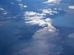 しばらくすると茶色い雲? 桜島ですね。噴煙を上げています。