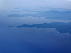 14:30、またまた陸地が見えてきました。
四国、高知県の宿毛の先端、栢島あたりでしょう。ここには大堂海岸という、断崖絶壁がつづきます。