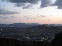 ２日目の朝一人で金毘羅山へ、６時２０分頃御本宮の展望台から琴平の街並みを撮影
