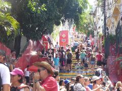 到着！すんごい人！人！人だらけ！
さっきの水道橋とは大違い…

階段が見えない…

人を入れずに写真を撮るのは難しそうです。