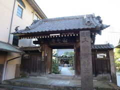 海雲寺
曹洞宗の寺院、山号は龍吟山。
「千躰荒神」を祀る寺として知られる。

