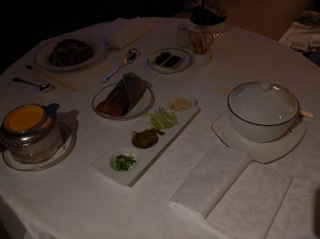 ルームサービスでお粥やデザートを注文。<br />・・・夜23時すぎなので、普段はありえないが今日だけ、今日だけ・・・