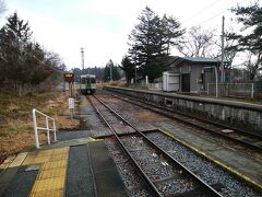 はい、来ました
甲斐小泉～
小さな駅です。