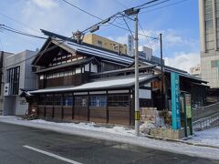 秋田市民俗芸能伝承館の隣にある旧金子住宅です。