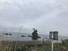 雨晴海岸ってところをチラ見してもう今夜のホテルへ向かいます。
氷見のあたりからだと1時間弱くらいかかるかな。