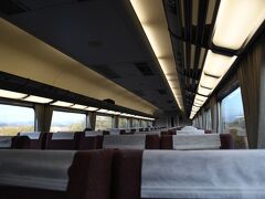 プロローグはじまりはじまり。

まずは、セントレアへ向かうため、近鉄特急で京都へ向かいます。

朝早い松阪始発の特急なので、乗客はまばらです。