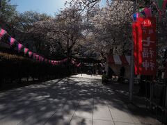 蓮聲寺。菓子屋横丁方面から本川越の駅の方にあるいていくと、境内から賑わう声が聞こえてきました