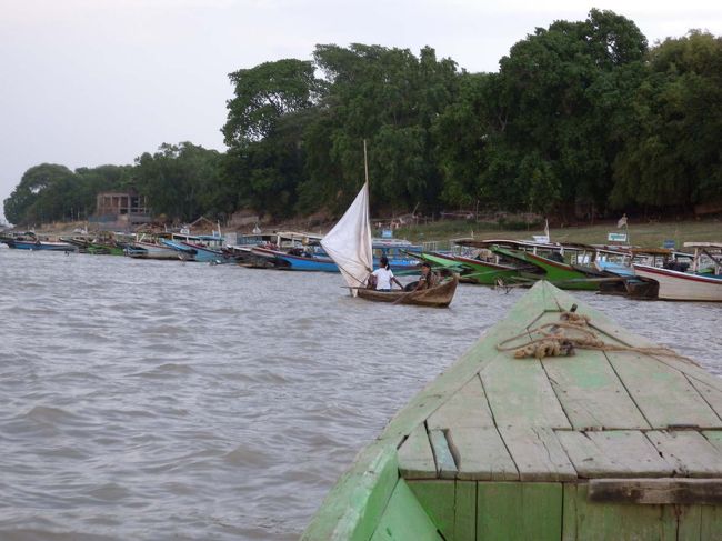 船にも乗ってみました。