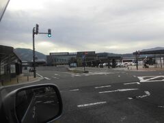 すぐ前が　JR敦賀駅でした