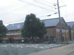 敦賀赤レンガ倉庫も　開店前